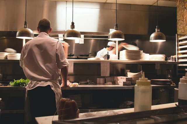 홈 chef standing in restaurant kitchen